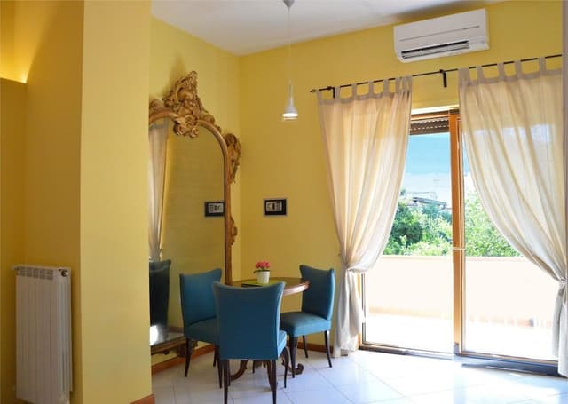 Superior Duplex, Terrace
