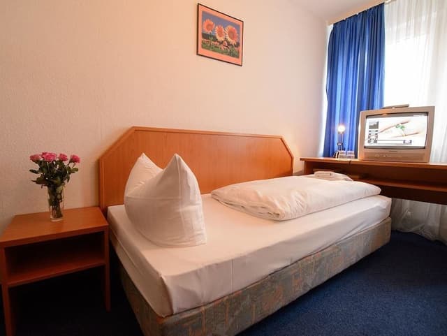 Economy Single Room, Shared Bathroom