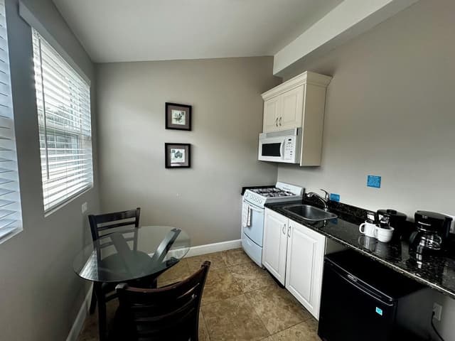 2 Double Beds, Kitchen, Accessible