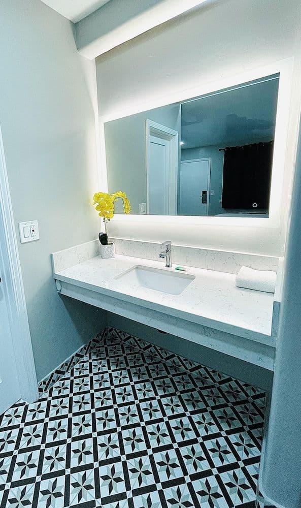 Deluxe Room, 1 Queen Bed