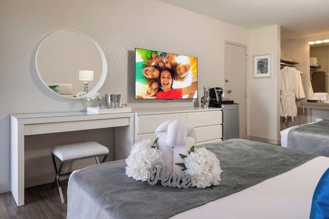 Signature Room, 2 Queen Beds, Non Smoking