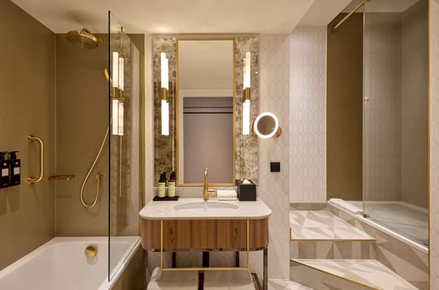 KING DELUXE ONE BEDROOM SUITE