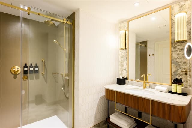KING DELUXE ONE BEDROOM SUITE