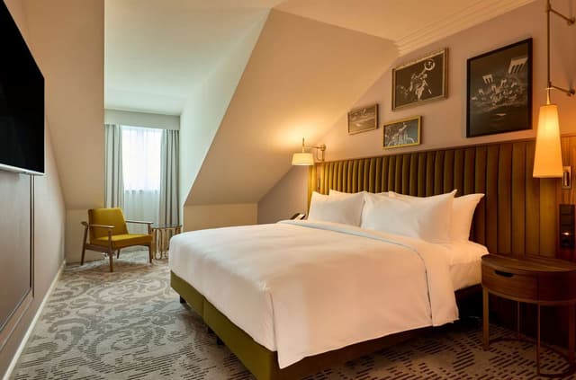 KING DELUXE ONE BEDROOM SUITE