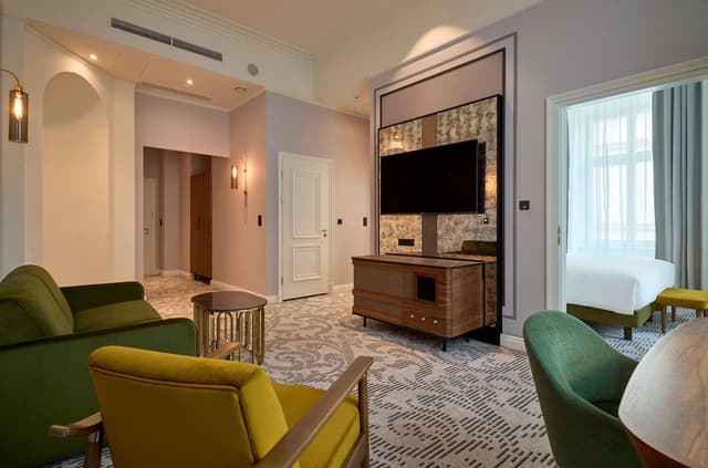 KING ONE BEDROOM SUITE