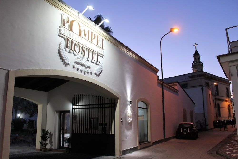 Pompei Hostel Suites and Breakfast Deluxe1