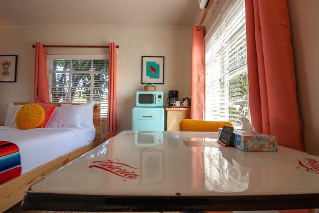 Deluxe Single Room, 1 Queen Bed, Courtyard View, Courtyard Area