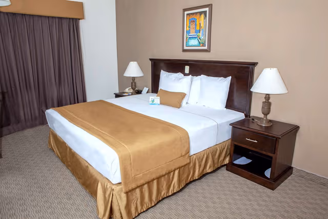 1 King Bed, Non-Smoking, Full Breakfast