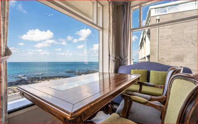 Ocean Suite B (No Bathtub)