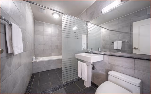 Ocean Suite C (with Bathtub)