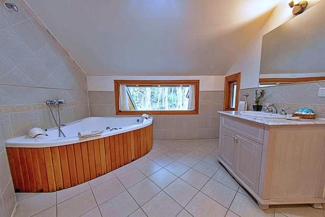 Suite with Spa Bath