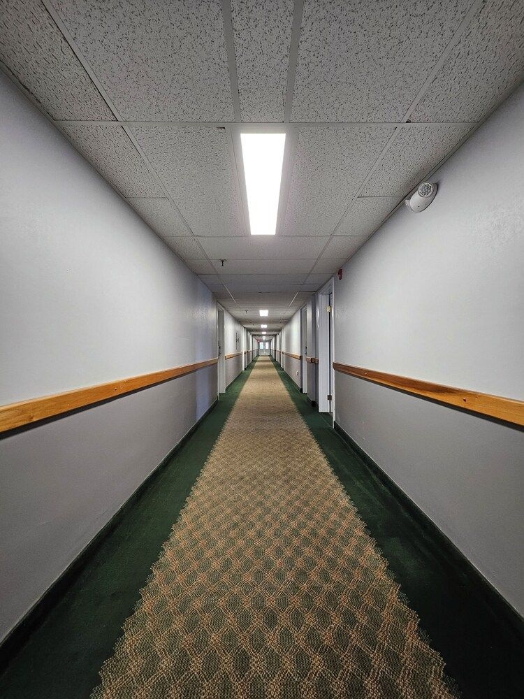 Center Street Value Inn0