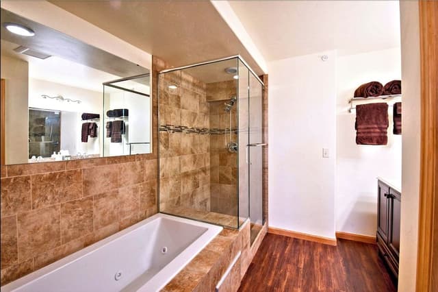 Deluxe King Bedroom with Mountain View