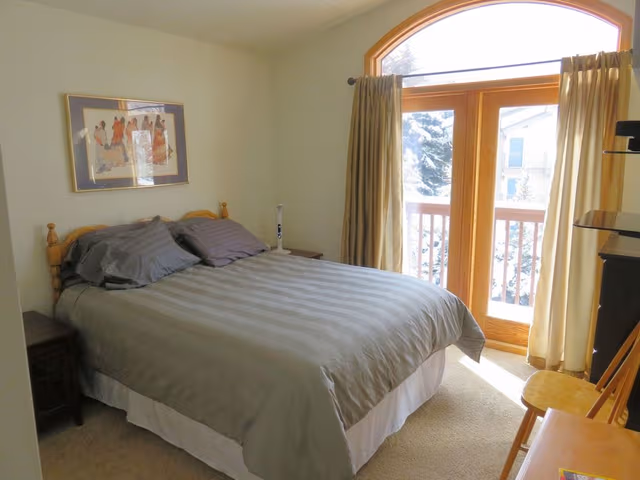 Romantic Queen Bedroom