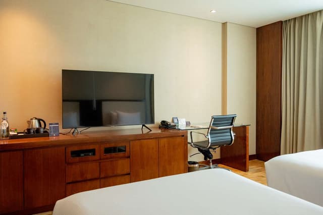 HILTON GUEST ROOM TWIN BEDS