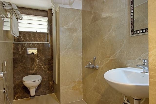DELUXE DOUBLE BEDDED AC ROOM