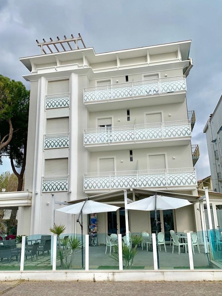 Vela DOro3