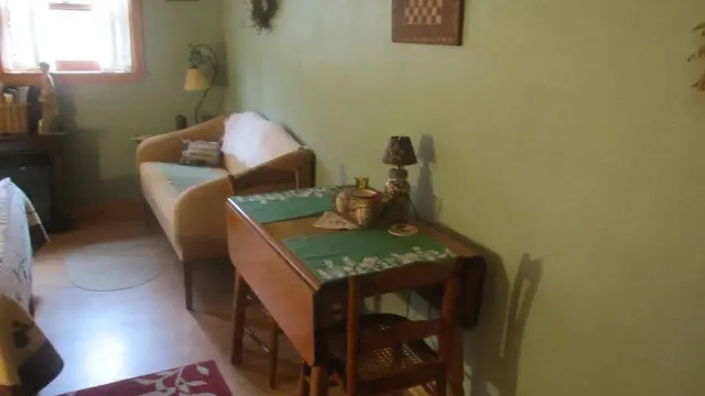 Deluxe Suite, 1 Queen Bed, Private Bathroom, Mountain View