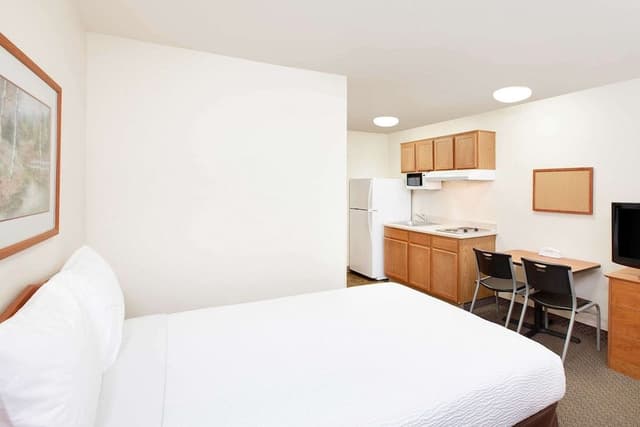 Standard Room, 1 Double Bed, Accessible, Non Smoking (Roll-in Shower)