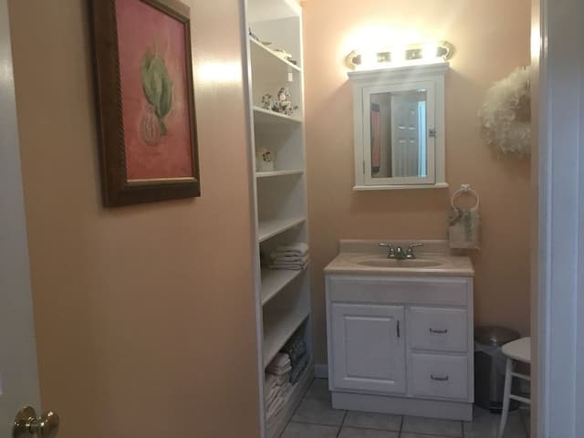 Comfort Suite (Patsy Cline Fan Room)