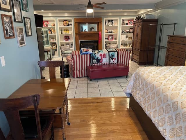 Elite Suite (Elvis Presley Fan Room)
