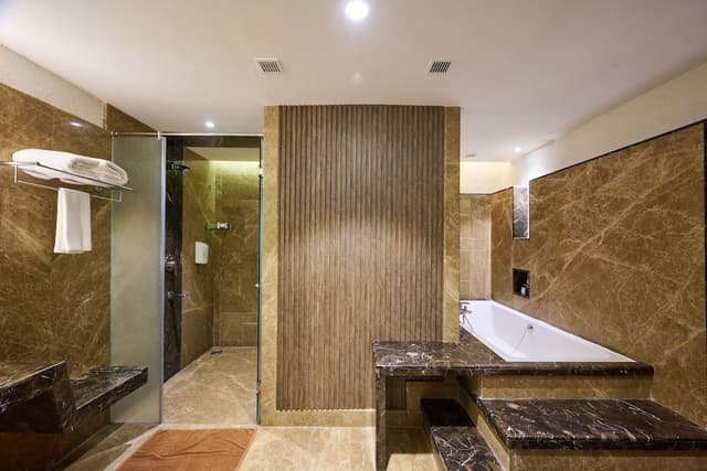 Flora Suite with complimentary airport transfers