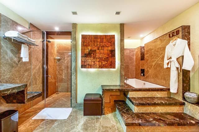 Flora Suite with complimentary airport transfers