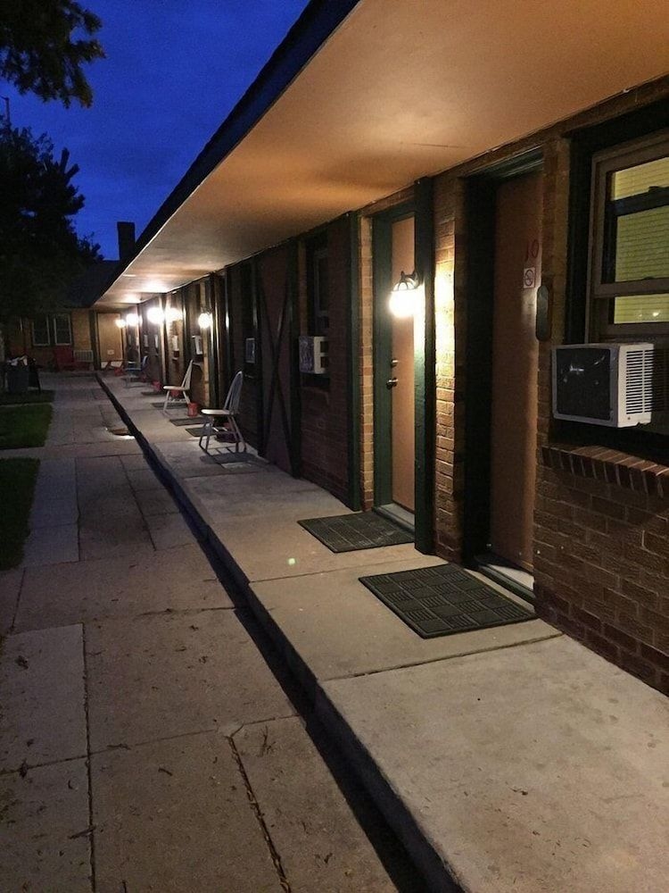 Cheyenne Motel3