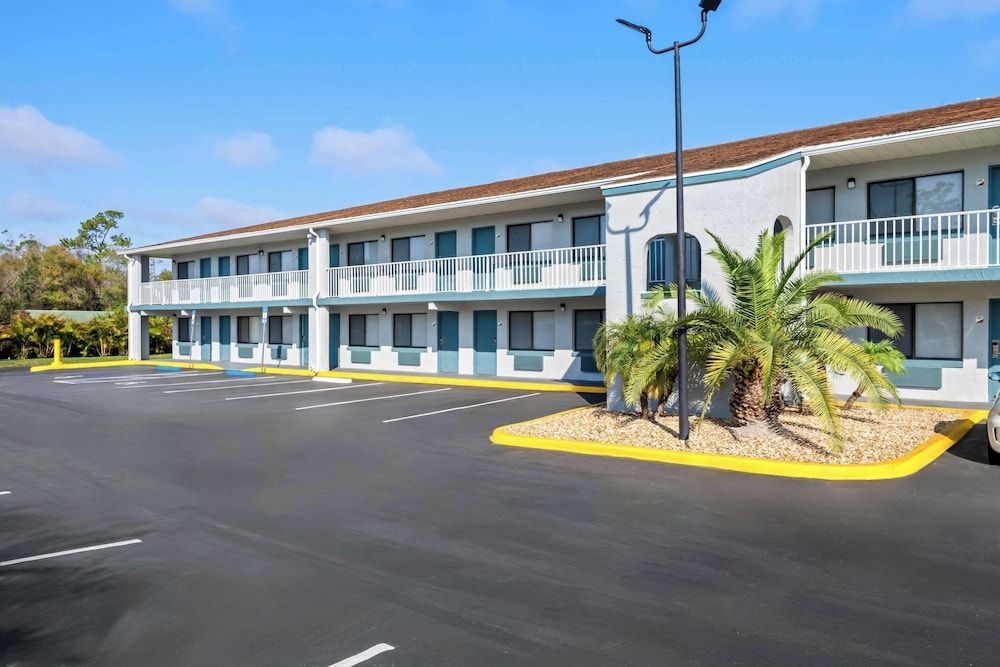 Quality Inn Near Blue Spring0