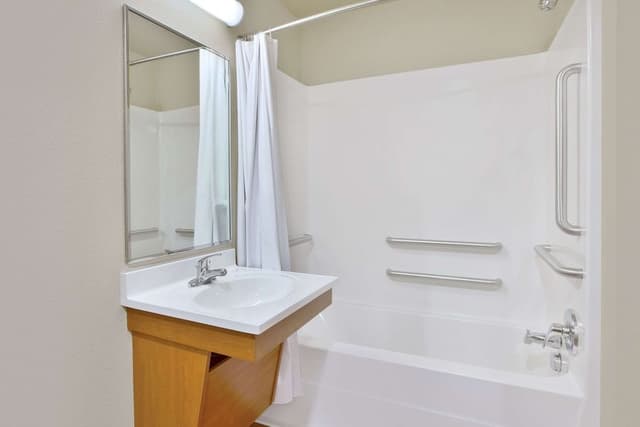 Room, 1 Queen Bed, Accessible, Smoking
