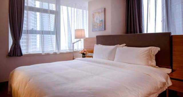 Business Suite Room