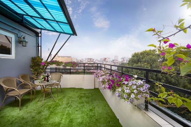 Family Suite Large Balcony & Terrace (9m2) City View