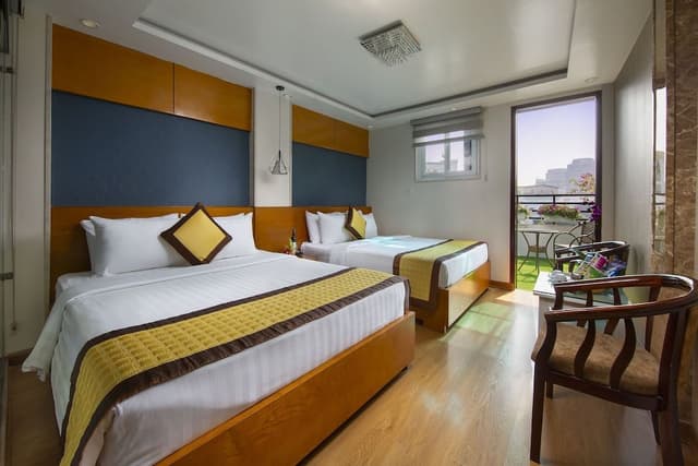 Family Suite Large Balcony & Terrace (9m2) City View