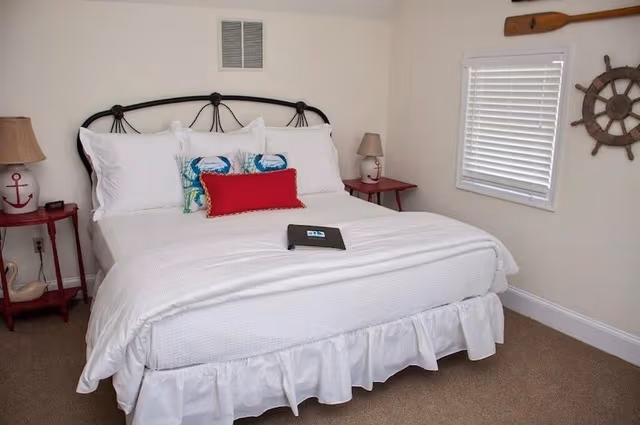 Comfort Room, 1 King Bed, Bay View