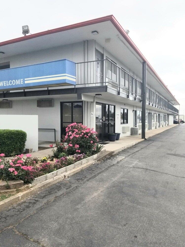 Skyline Inn2