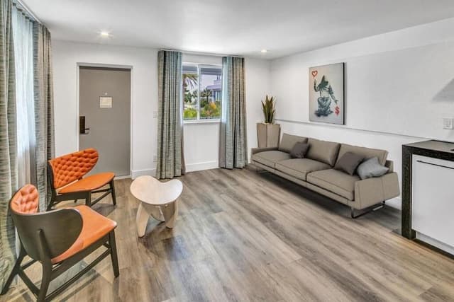 1 Bedroom King Suite