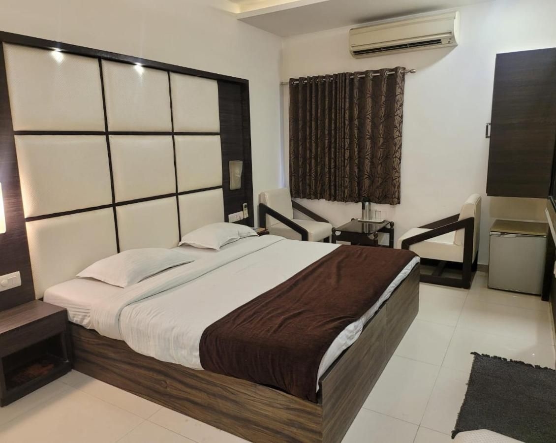 Golden Plaza Ahmedabad0