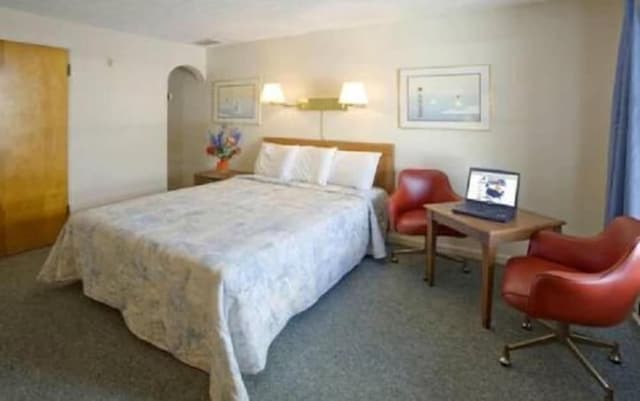 Room, 1 Queen Bed, Non Smoking (On the Side)