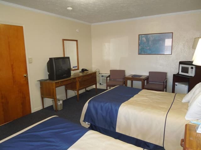 Room, 2 Queen Beds, Non Smoking (On the Side)