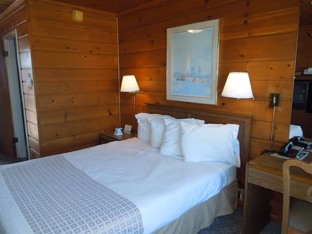 Room, 1 Queen Bed, Non Smoking (Waterfront)