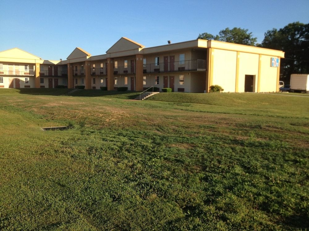 Executive Inn2
