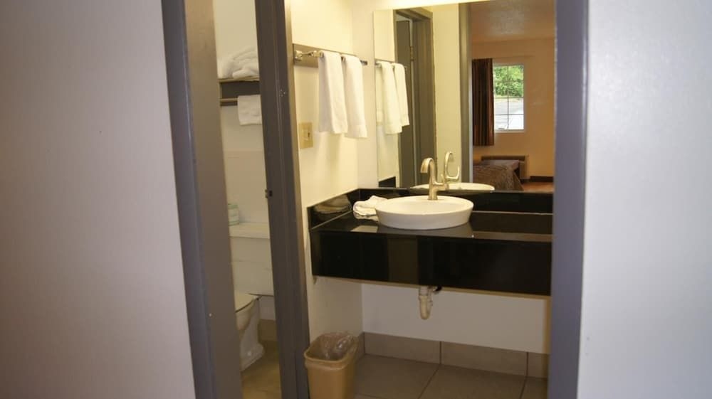 Executive Inn4