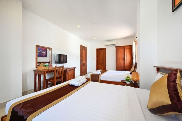 Superior Quadruple Room, City View