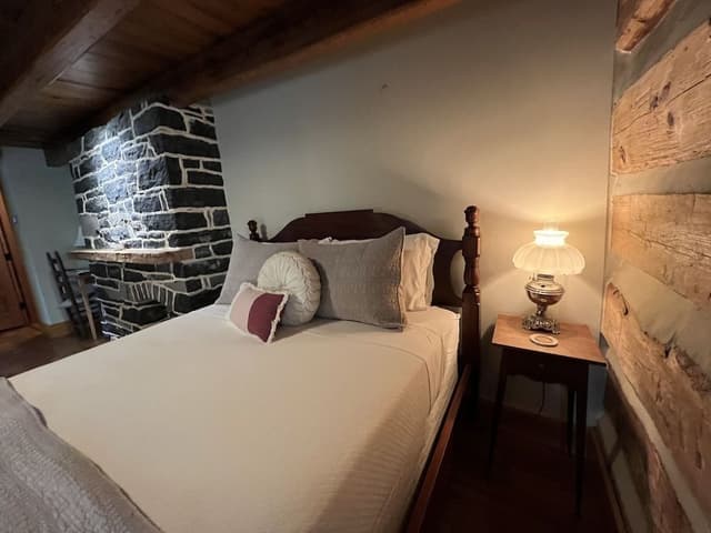 Standard Room, Ensuite (The Silk Room)