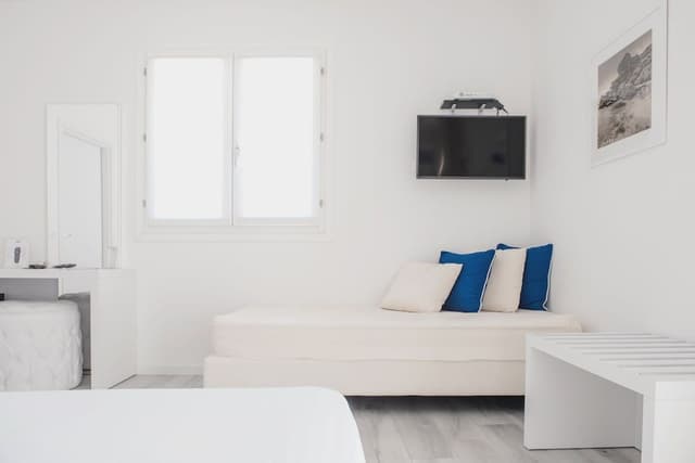 Room, Balcony