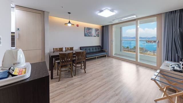 Luxury Suite with Ocean View (Weekend Fireworks + Heated Pool (Fri & Sat) + Cruise ticket discount)
