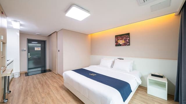 Standard Double Room,Bridge View(Weekend Fireworks + Heated Pool (Fri & Sat)+Cruise ticket discount)