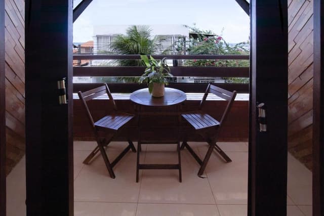 Apartamento com Vista Parcial Mar e Varanda
