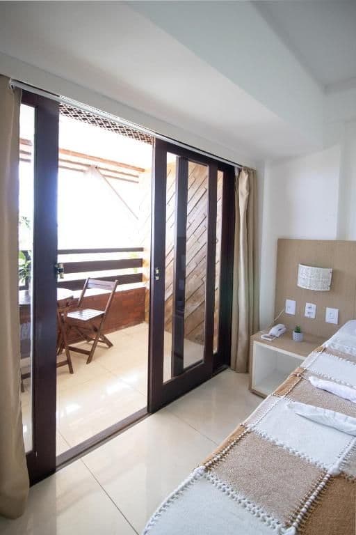 Apartamento com Vista Parcial Mar e Varanda