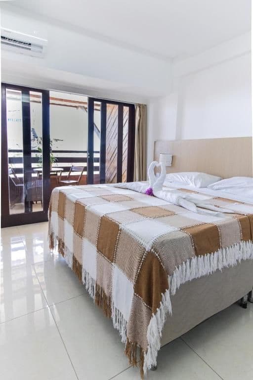 Apartamento com Vista Parcial Mar e Varanda